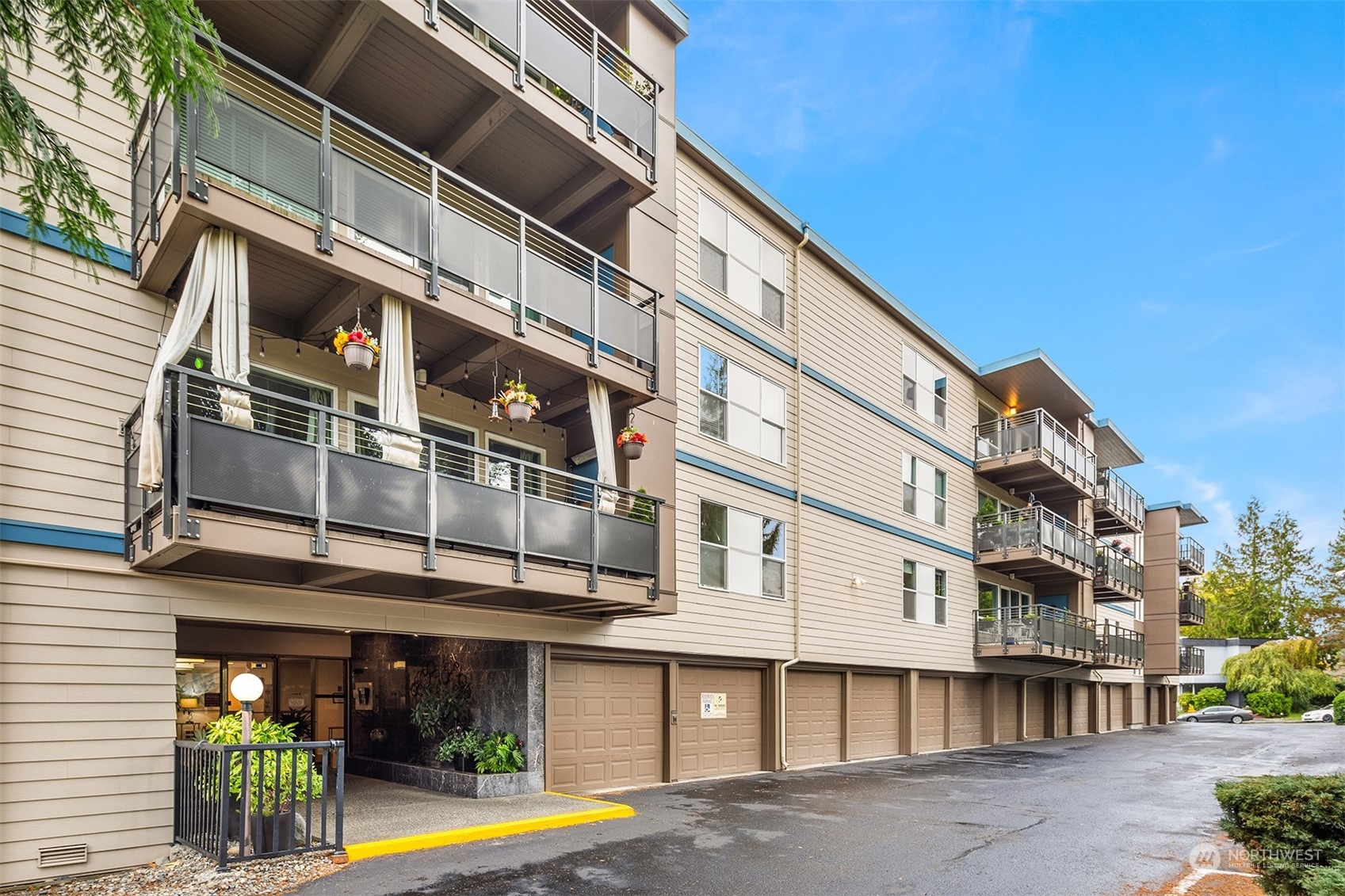 550 Elm Way, Unit 409 Edmonds, WA 98020 - Photo 3 of 28 Gallery Image 3