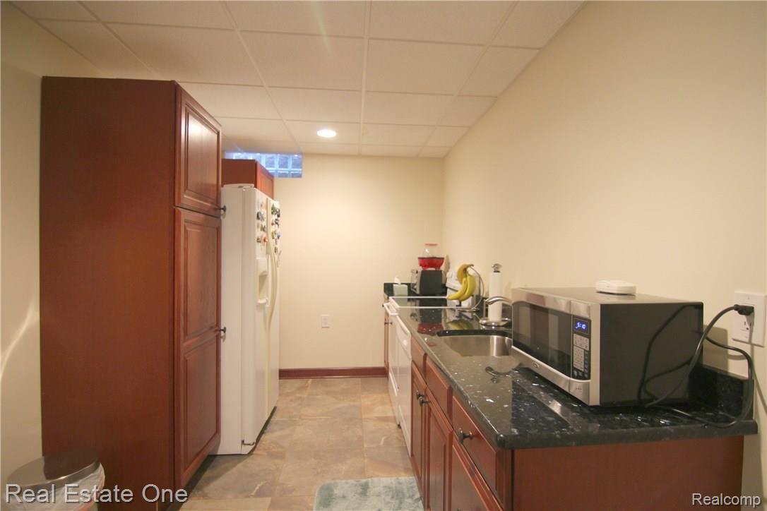 3450 Saddle Ridge Highland, MI 48357 - Photo 29 of 40 Saddle Ridge Basement Kitchen.jpg