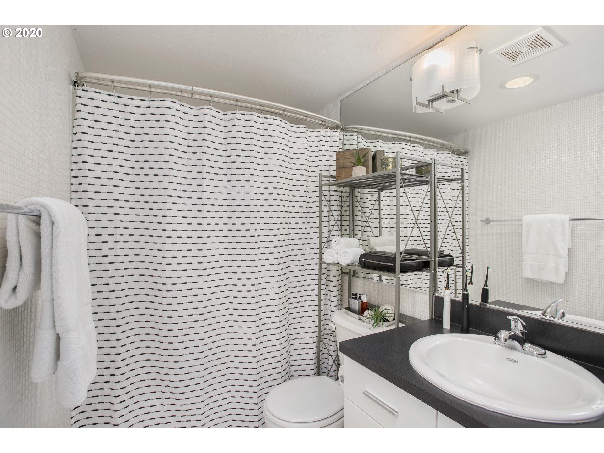 2020 Southwest Main Street, Unit 601 Portland, OR 97205 - Photo 12 of 15 Gallery Image 12