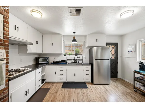 $520,000 | 1255 East 30th Avenue, Eugene, OR 97403