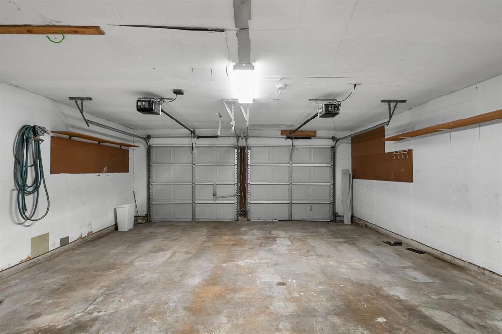 1002 Wembley Road Arlington, TX 76014 - Photo 18 of 20 a view of a garage