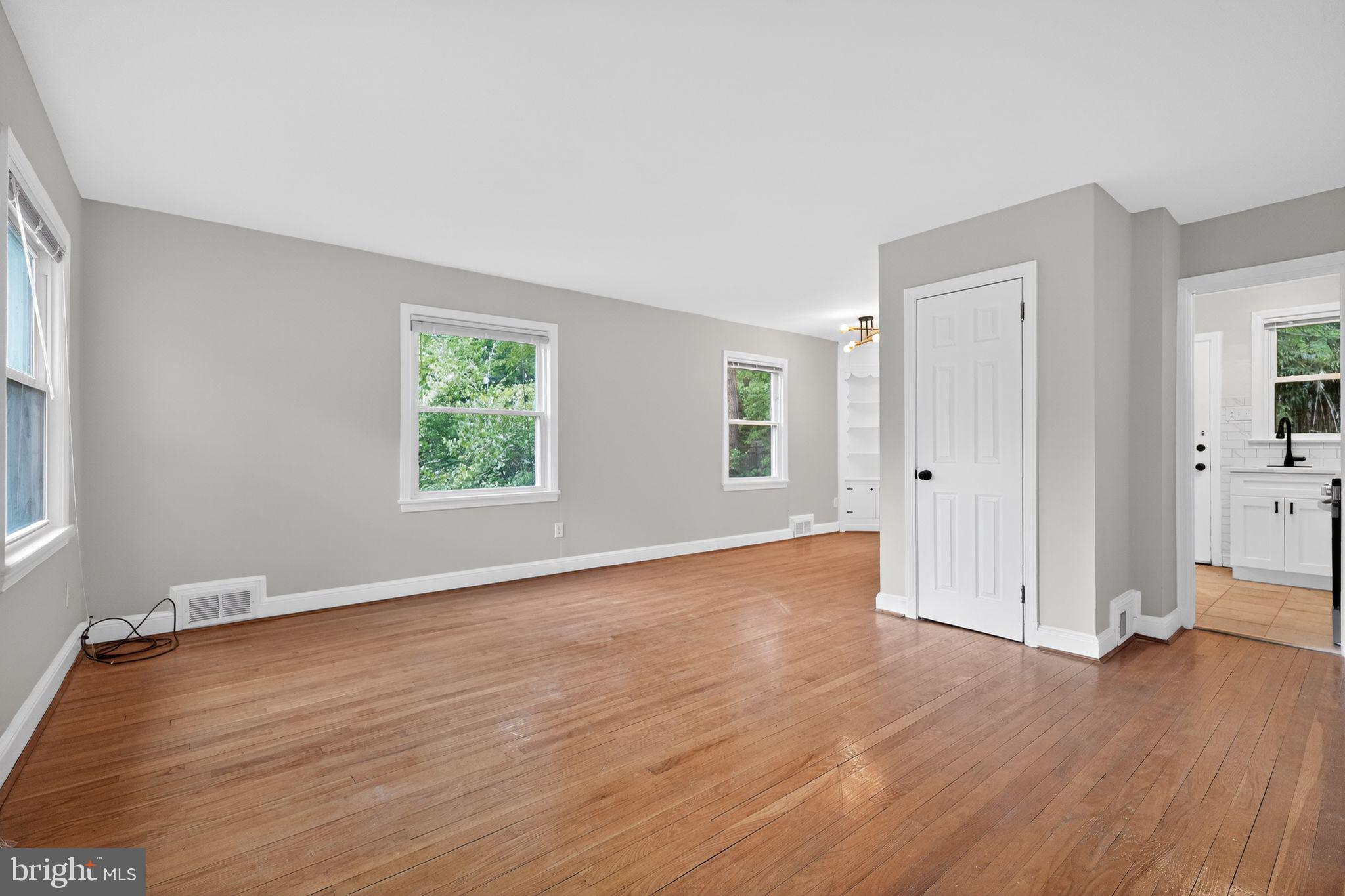 9704 Lorain Avenue Silver Spring, MD 20901 - Photo 3 of 31
