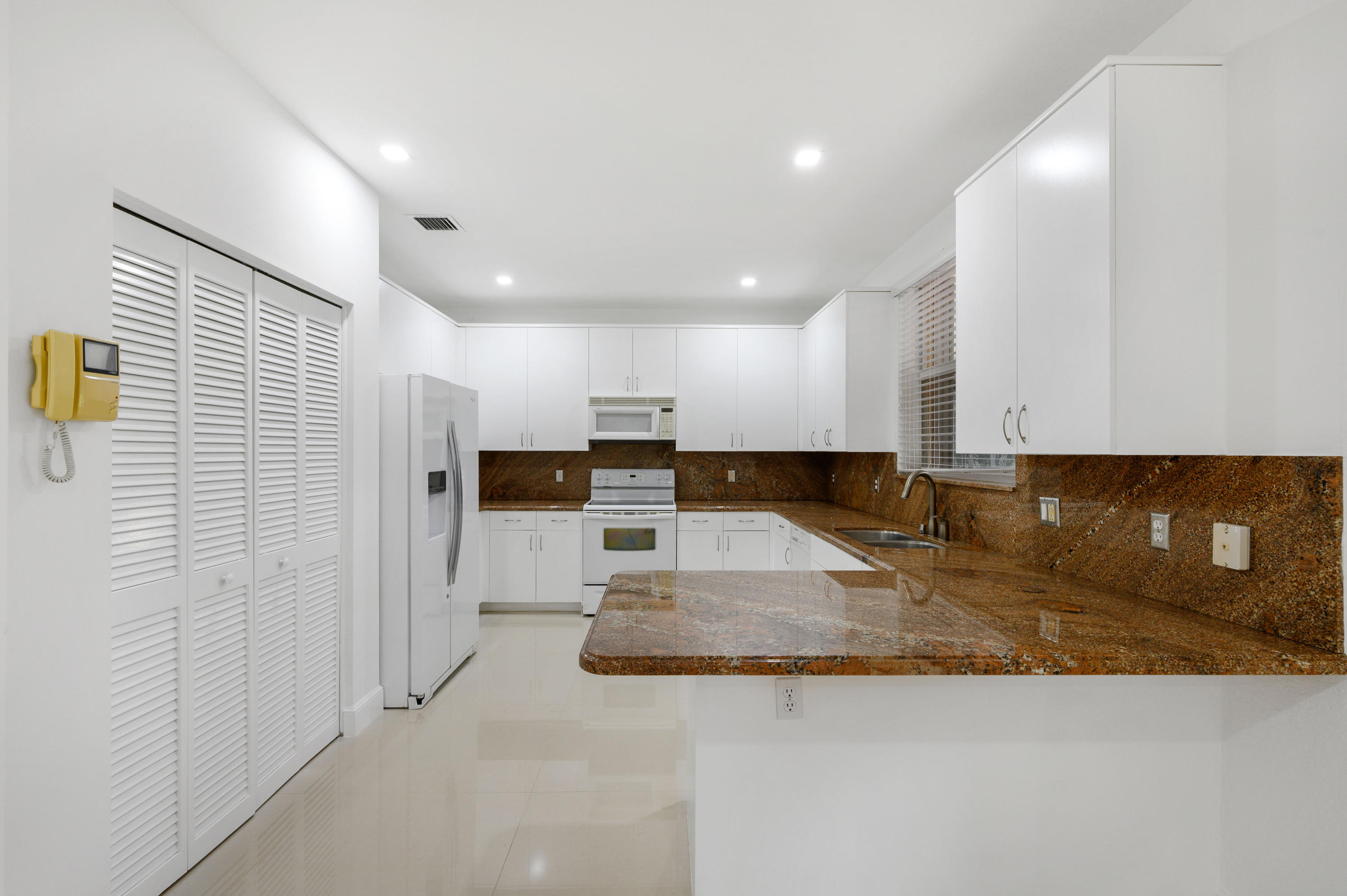 18027 Clear Brook Circle Boca Raton, FL 33498 - Photo 4 of 30 4