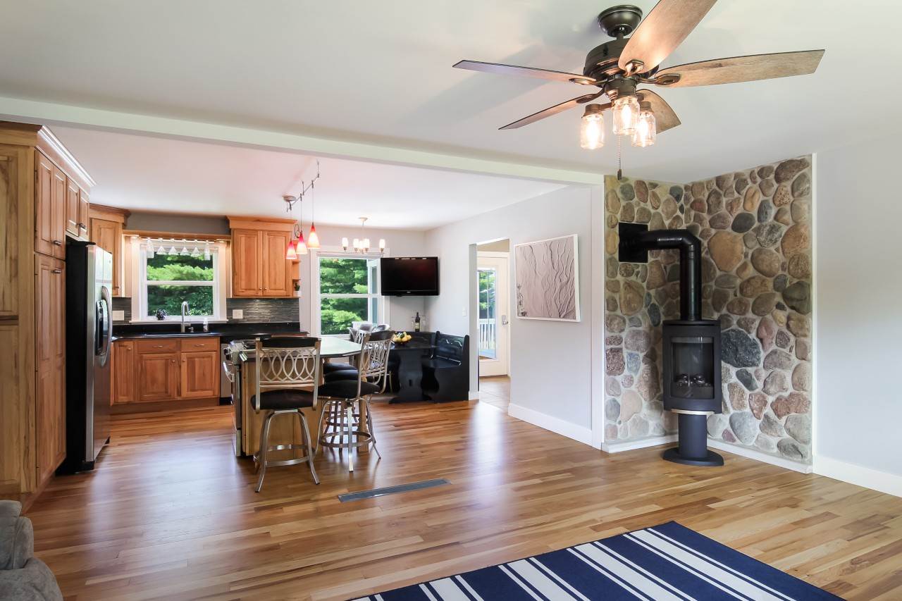 5535 Goodrick Road Traverse City, MI 49684 - Photo 7 of 44 1865720-6.JPG