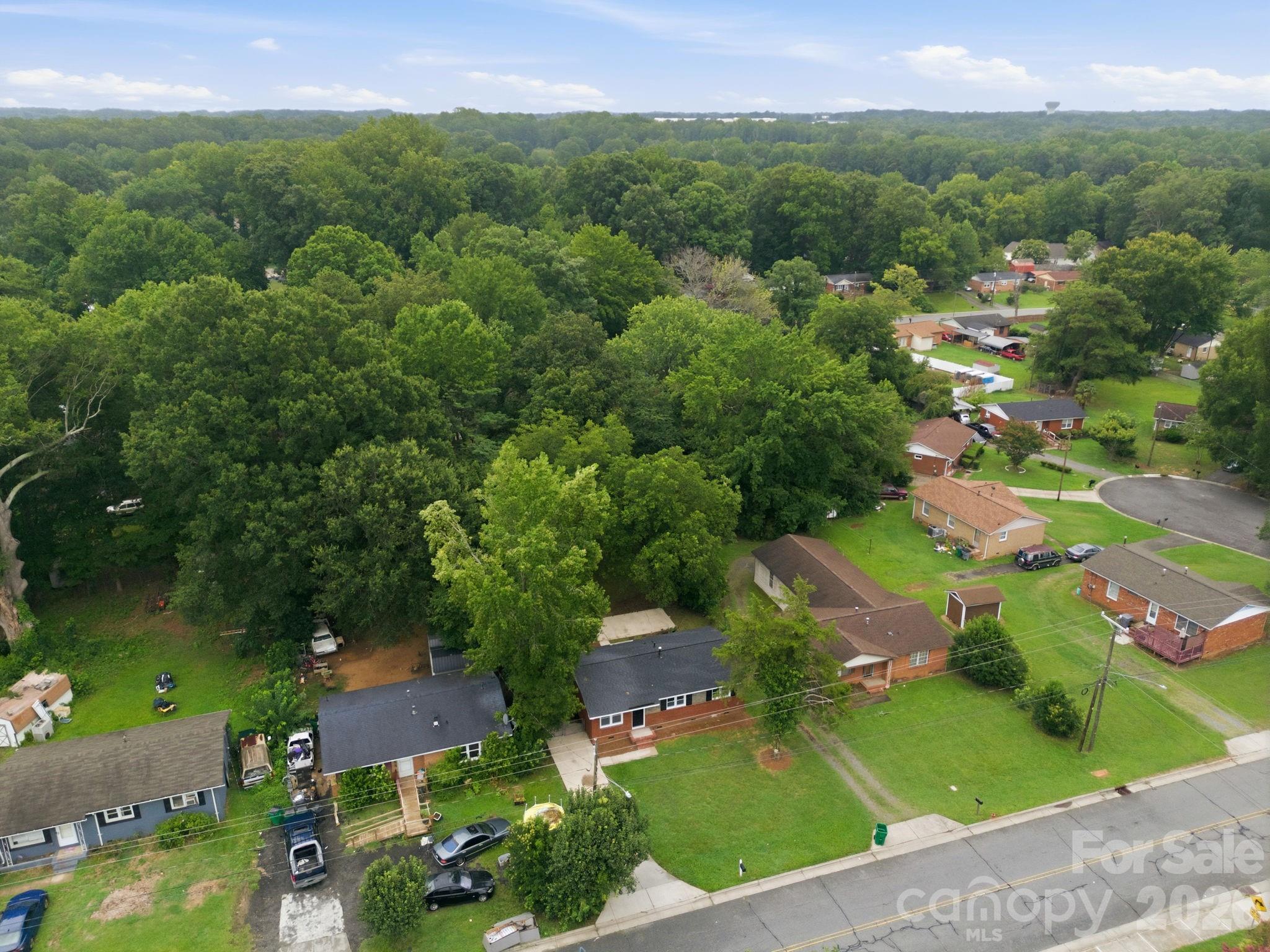 9430 Trinity Road Charlotte, NC 28216 - Photo 32 of 39 Gallery Image 32