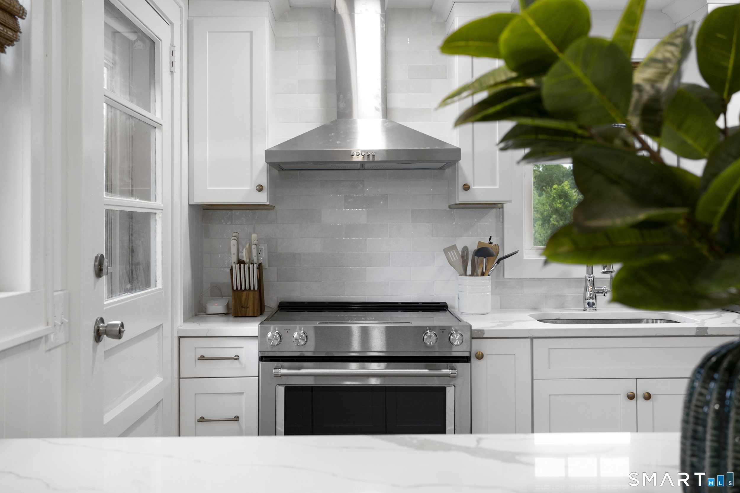 424 High Street Groton, CT 06355 - Photo 4 of 37