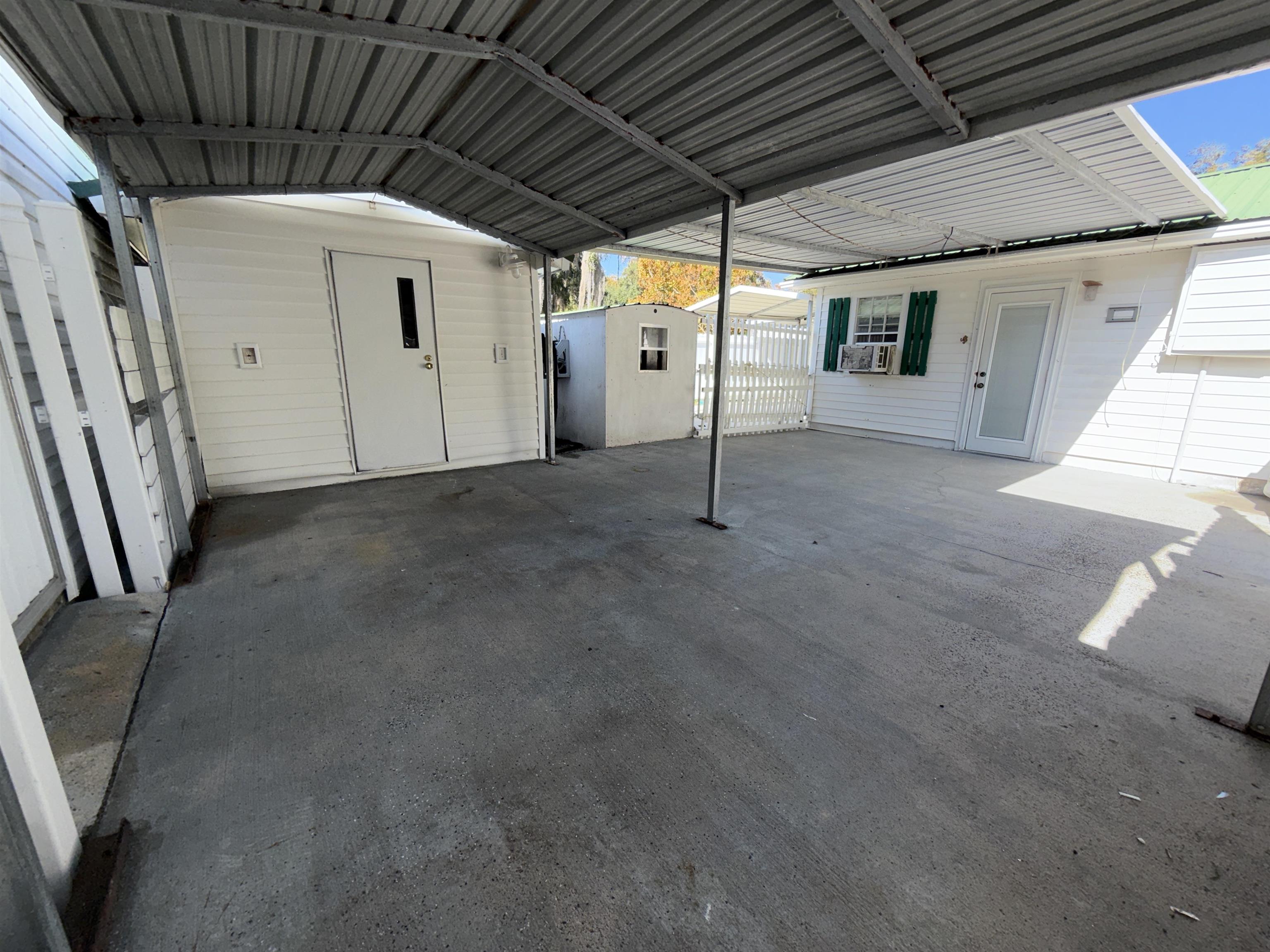 211 Cedar Creek Road Palatka, FL 32177 - Photo 22 of 24 a view of a indoor garage