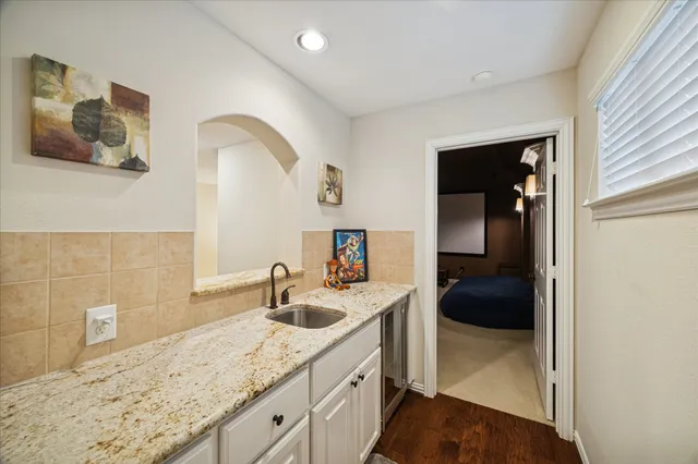 a en suite bathroom with a sink and a mirror