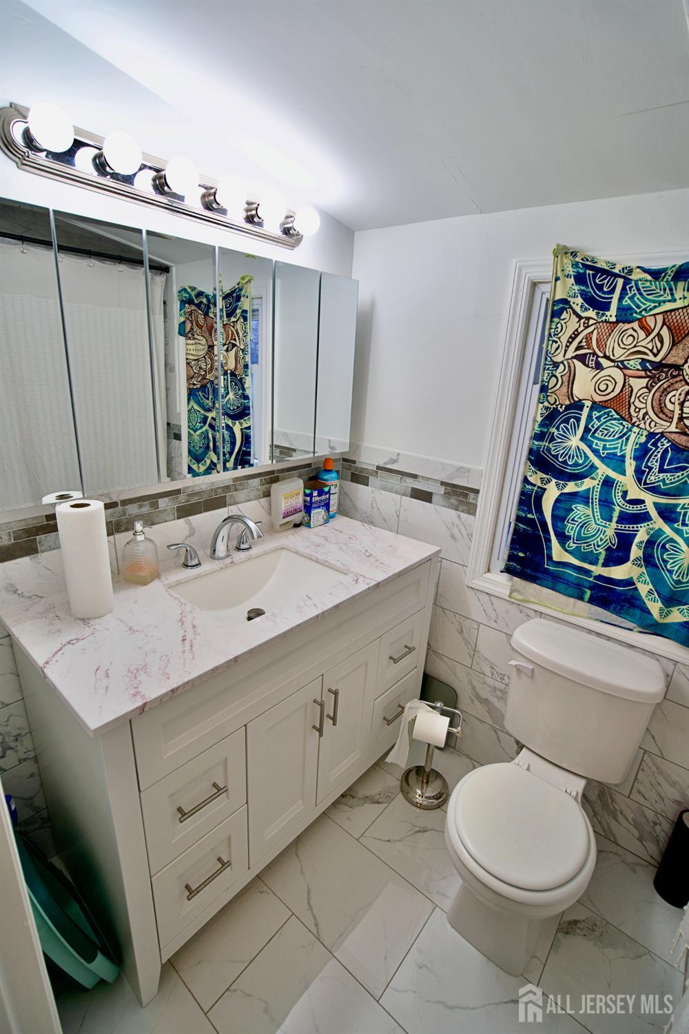 193 Old Road Sewaren, NJ 07077 - Photo 11 of 23