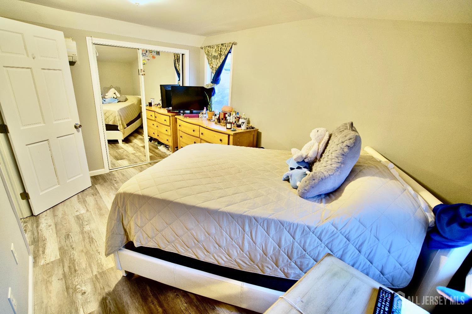 193 Old Road Sewaren, NJ 07077 - Photo 12 of 23