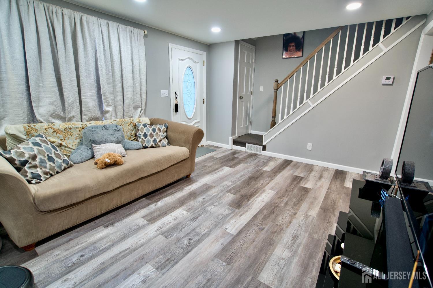193 Old Road Sewaren, NJ 07077 - Photo 3 of 23