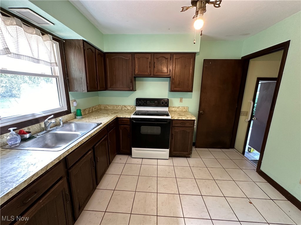 10089 Bartholomew Road Chagrin Falls, OH 44023 - Photo 11 of 49 Main house kitchen