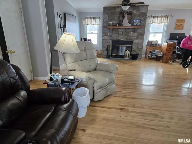 $224,000 | 16236 East Lakeview Drive, Lewistown, IL 61542