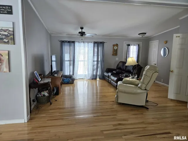 $224,000 | 16236 East Lakeview Drive, Lewistown, IL 61542