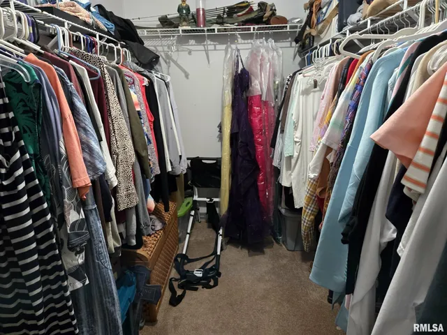 $224,000 | 16236 East Lakeview Drive, Lewistown, IL 61542