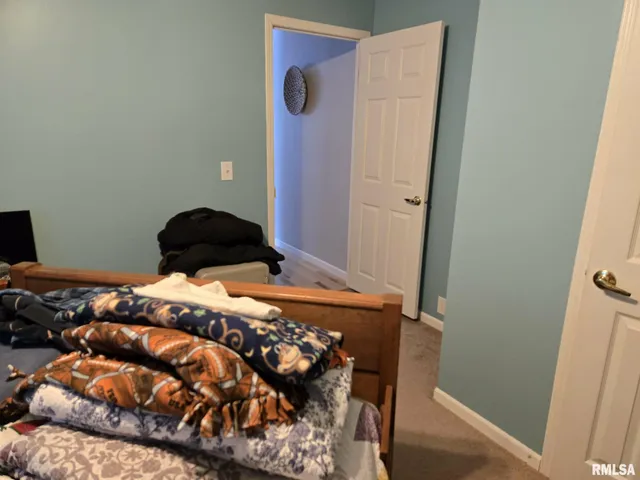 $224,000 | 16236 East Lakeview Drive, Lewistown, IL 61542