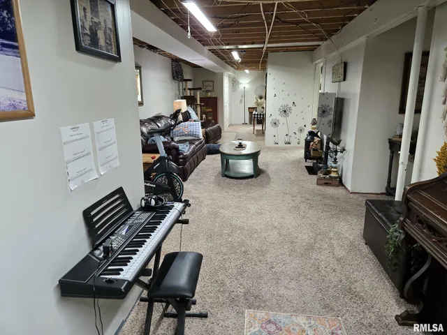 $224,000 | 16236 East Lakeview Drive, Lewistown, IL 61542