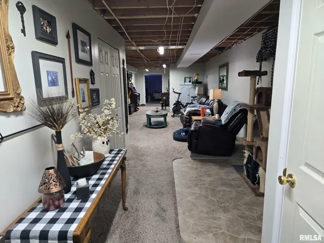 $224,000 | 16236 East Lakeview Drive, Lewistown, IL 61542