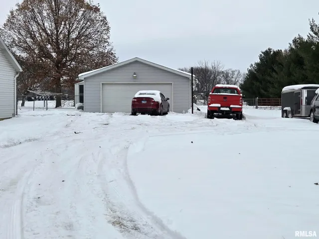 $224,000 | 16236 East Lakeview Drive, Lewistown, IL 61542