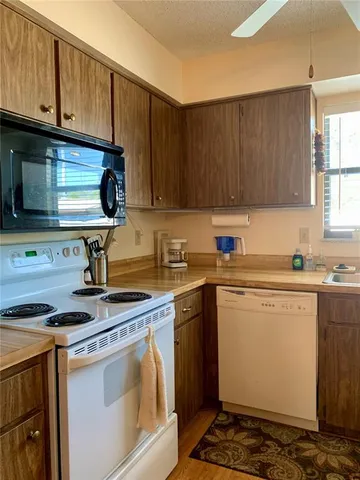 $122,500 | 4558 Blossom Boulevard, Unit D, Zephyrhills, FL 33542