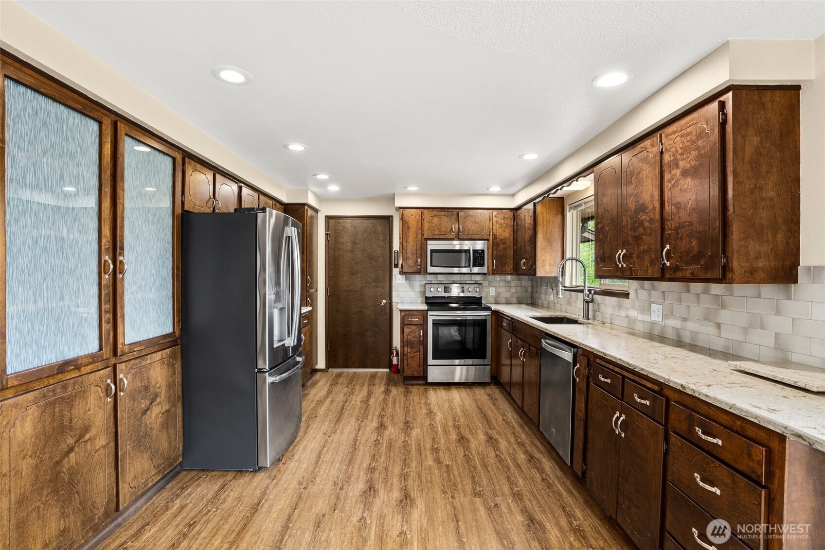 154 Sanderson Road Chehalis, WA 98532 - Photo 12 of 27 a kitchen with stainless steel appliances granite countertop a refrigerator a sink dishwasher a stove and a oven with wooden floor