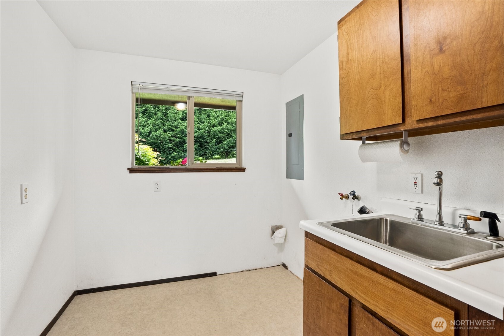 154 Sanderson Road Chehalis, WA 98532 - Photo 15 of 27 a kitchen with a sink and a window