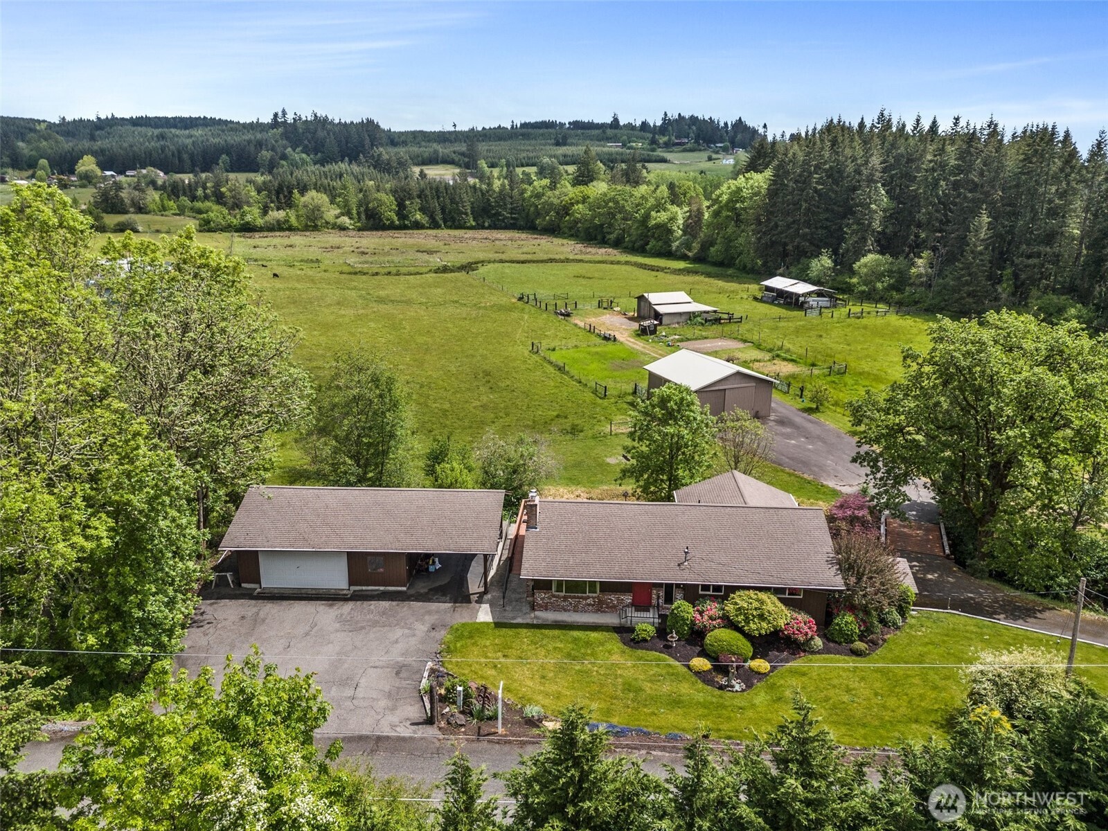 154 Sanderson Road Chehalis, WA 98532 - Photo 5 of 27 an aerial view of house with yard swimming pool and mountains