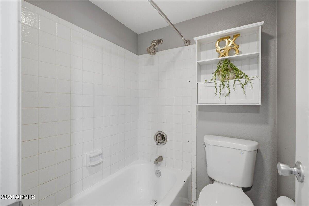 2834 South Ext Road, Unit 2010 Mesa, AZ 85210 - Photo 23 of 36 Primary Suite Bath