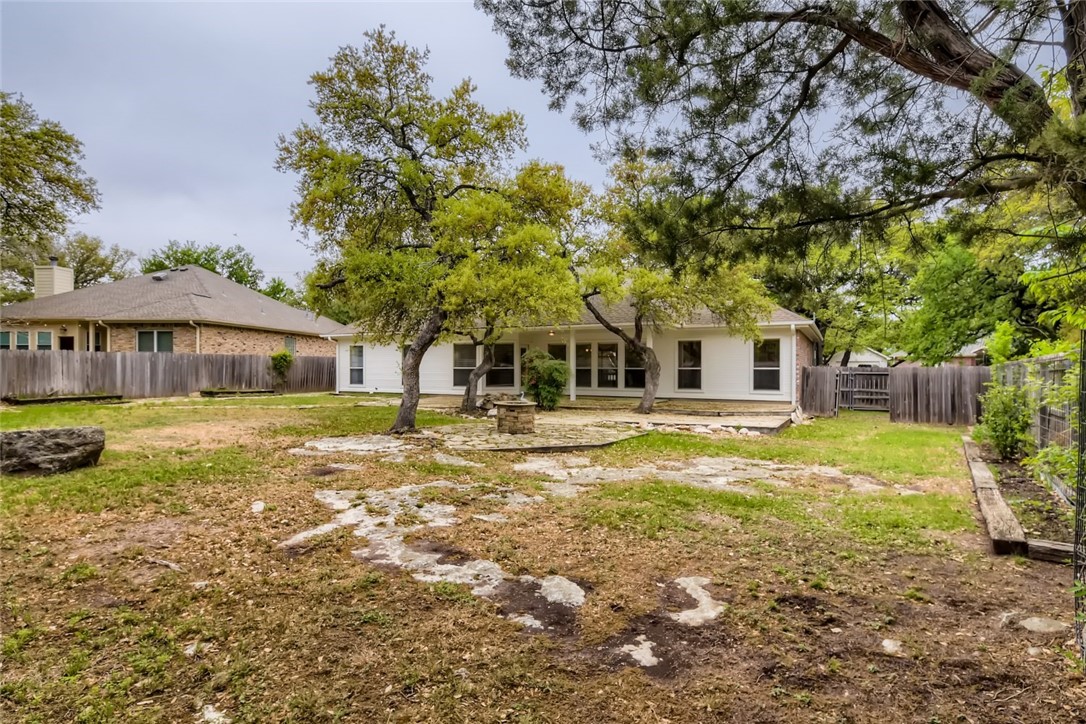 511 Susana Drive Georgetown, TX 78628 - Photo 27 of 31 Spacious private backyard