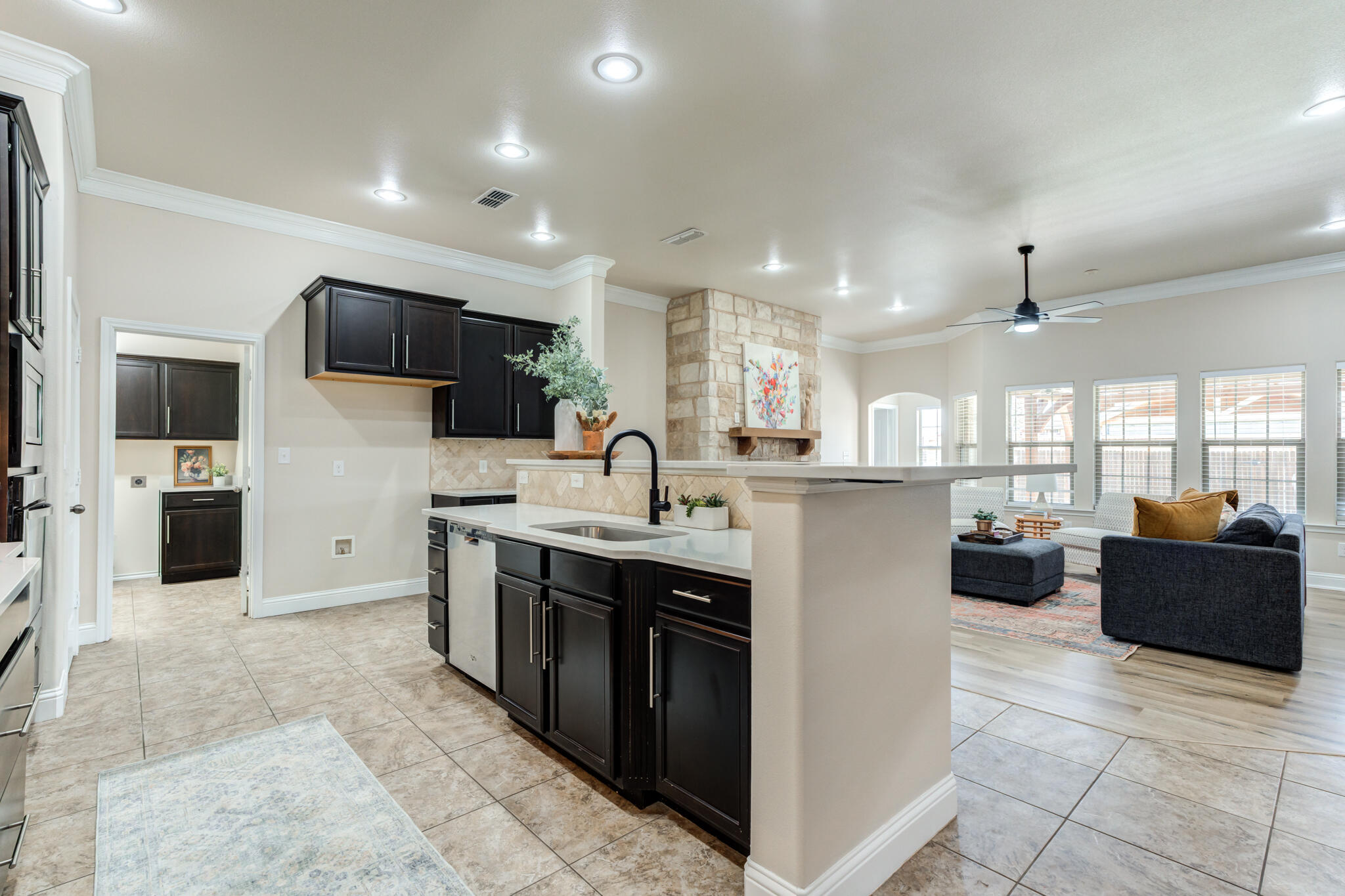 9108 Ridgely Avenue Lubbock, TX 79424 - Photo 11 of 54 DSC08441_2_3_4_5