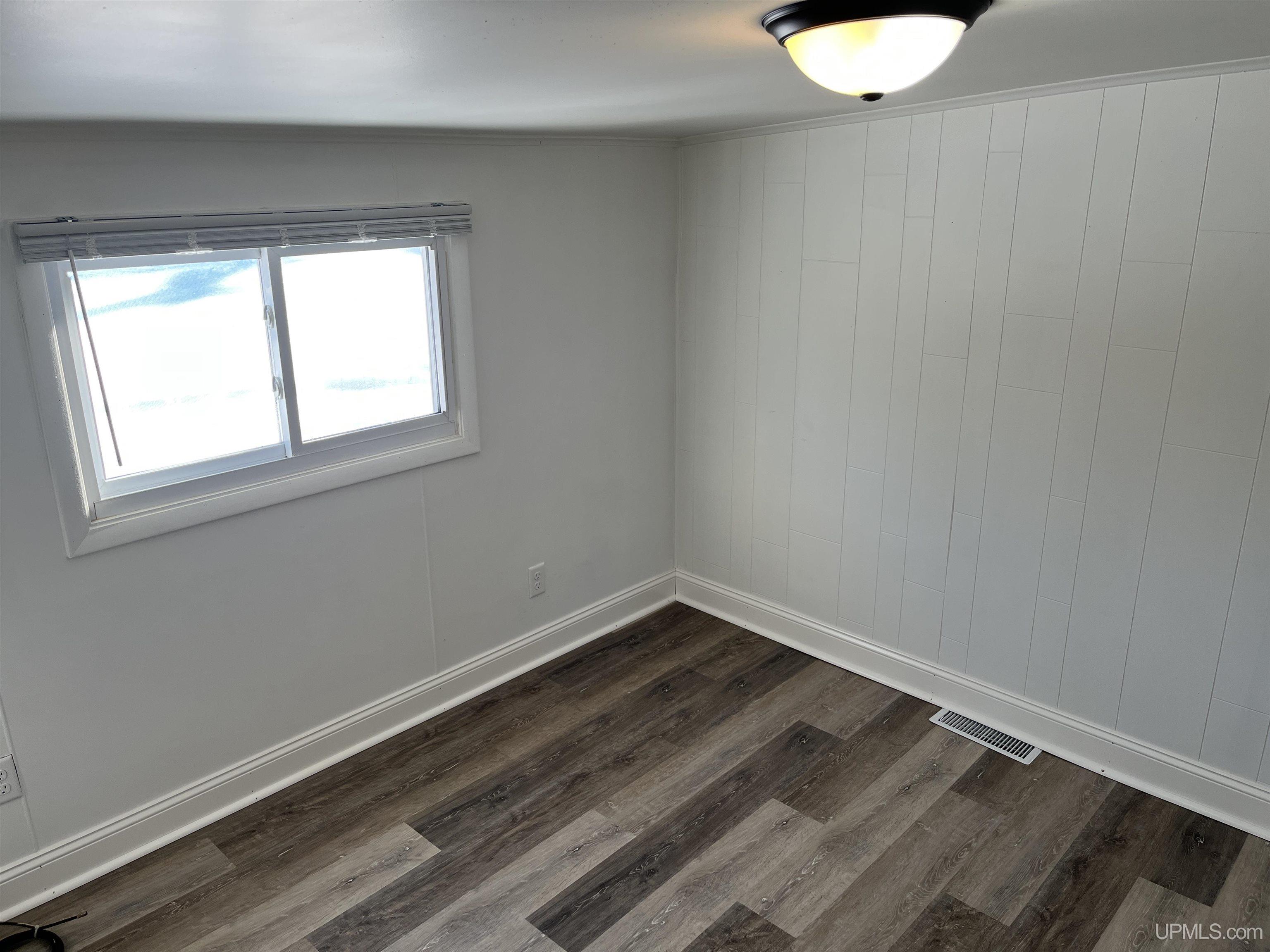 2880 18th Road Escanaba, MI 49829 - Photo 19 of 48