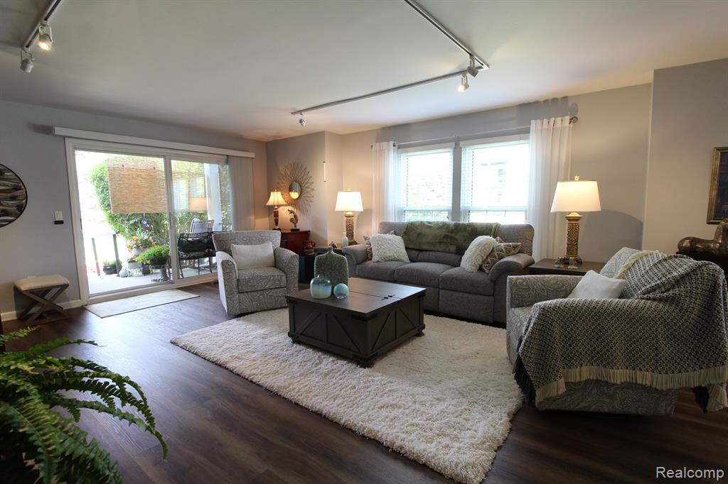 31775 Ridgeside Drive, Unit 2 Farmington Hills, MI 48334 - Photo 6 of 90