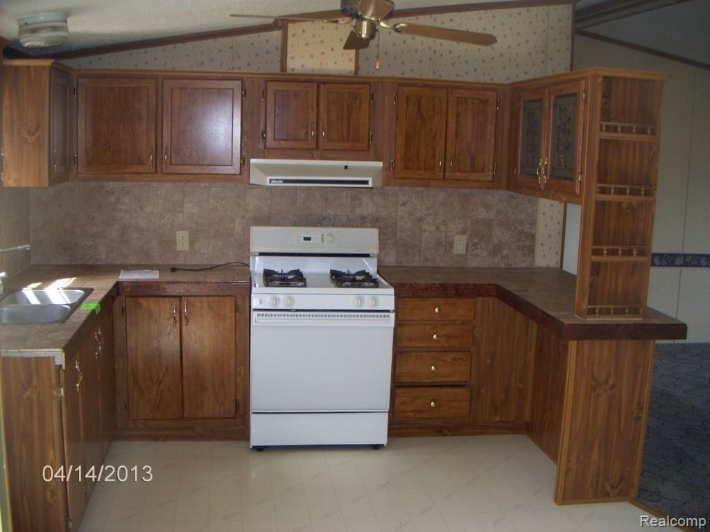 9539 Beard Road Avoca, MI 48006 - Photo 7 of 15 Kitchen