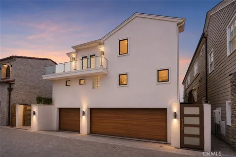 $13,500,000 | 1554 East Oceanfront, Newport Beach, CA 92661