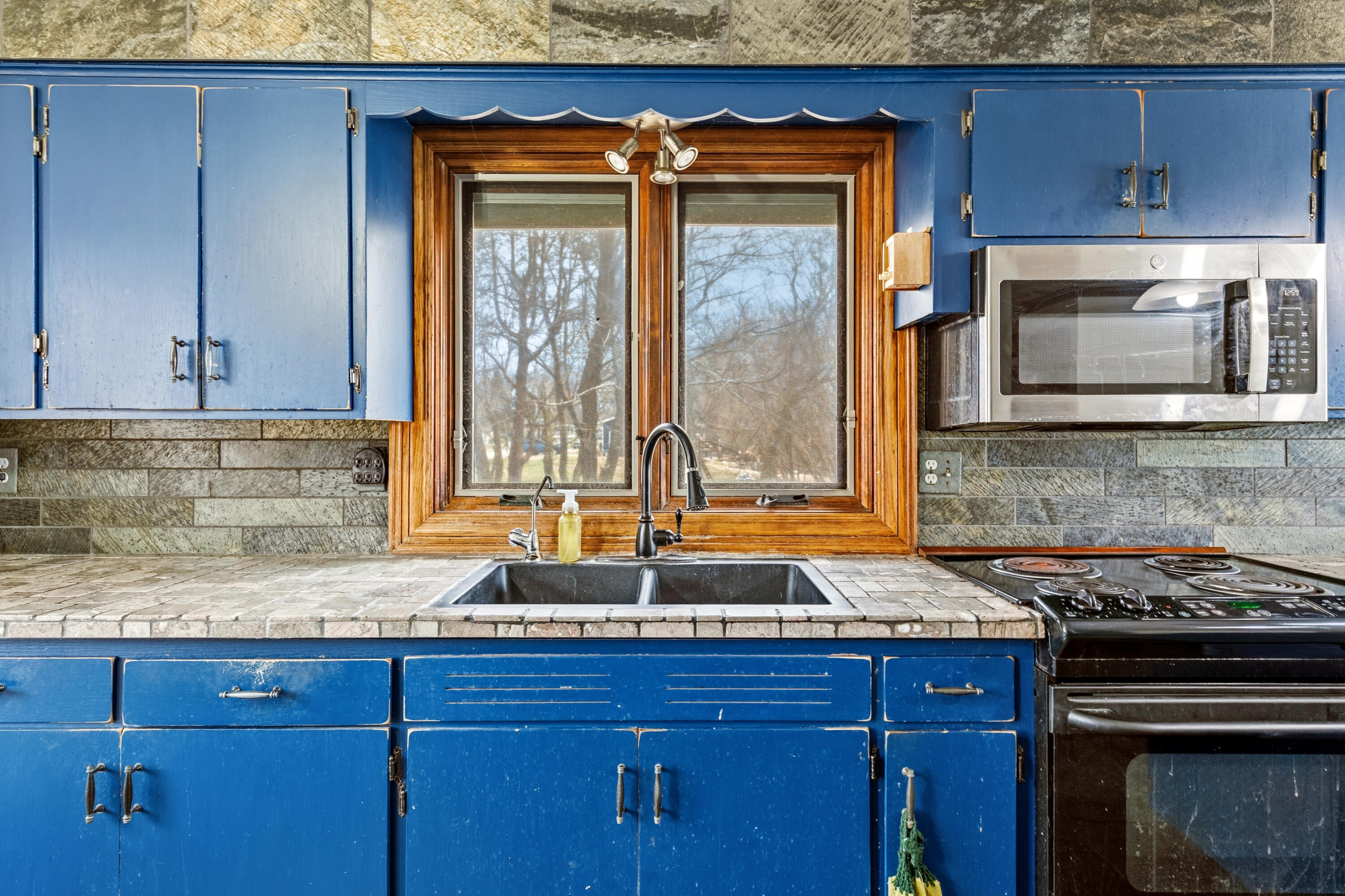 151 East Shore Drive Random Lake, WI 53075 - Photo 6 of 65 Kitchen