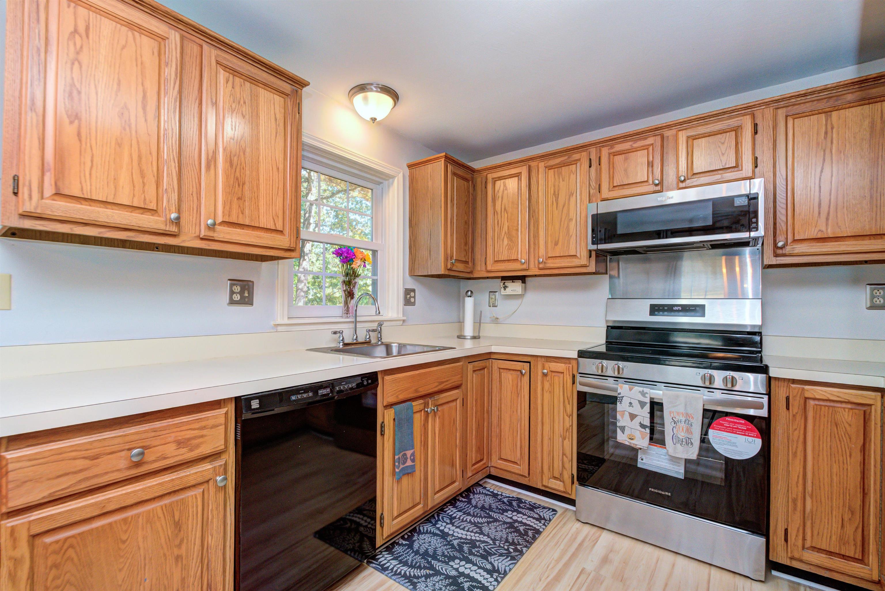 11 Sullivan Court Salem, NH 03079 - Photo 11 of 46