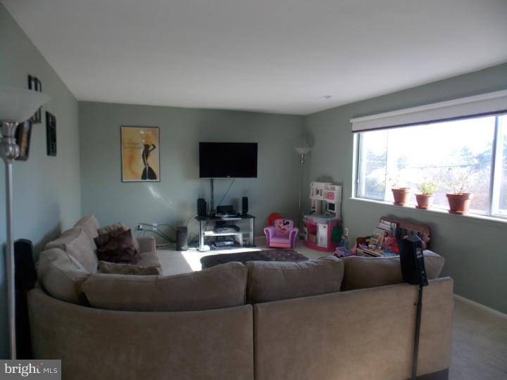825 Stephen Road Warminster, PA 18974 - Photo 12 of 23 Gallery Image 12