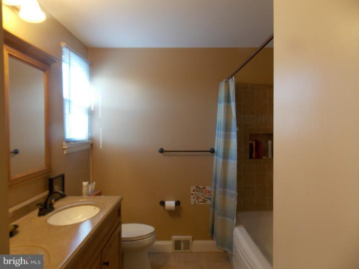 825 Stephen Road Warminster, PA 18974 - Photo 14 of 23 Bathroom