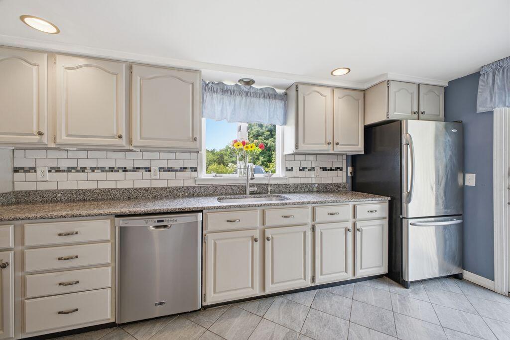 33 McLellan Road Gorham, ME 04038 - Photo 19 of 50 Kitchen