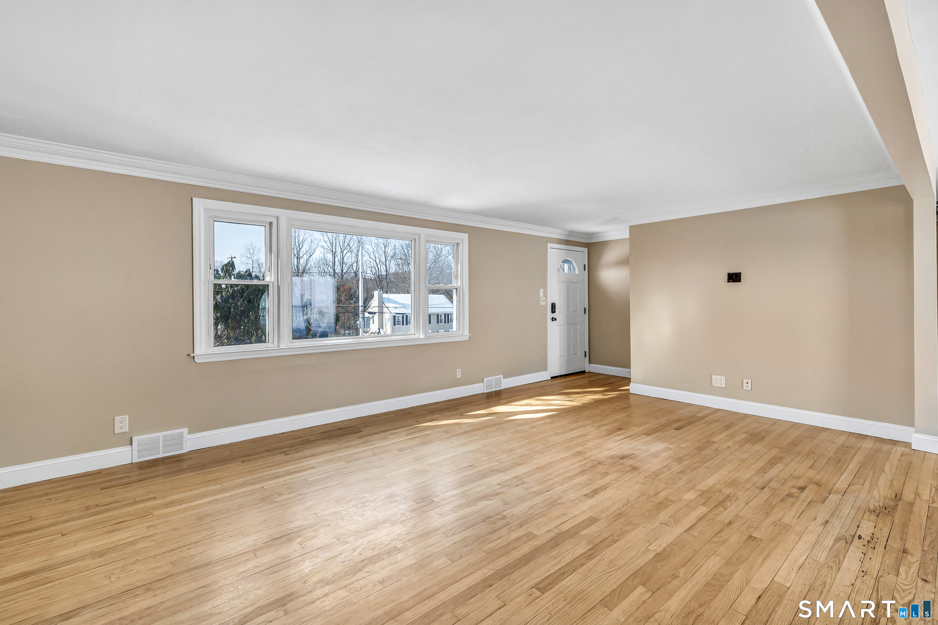 139 Walnut Tree Hill Road Shelton, CT 06484 - Photo 3 of 25