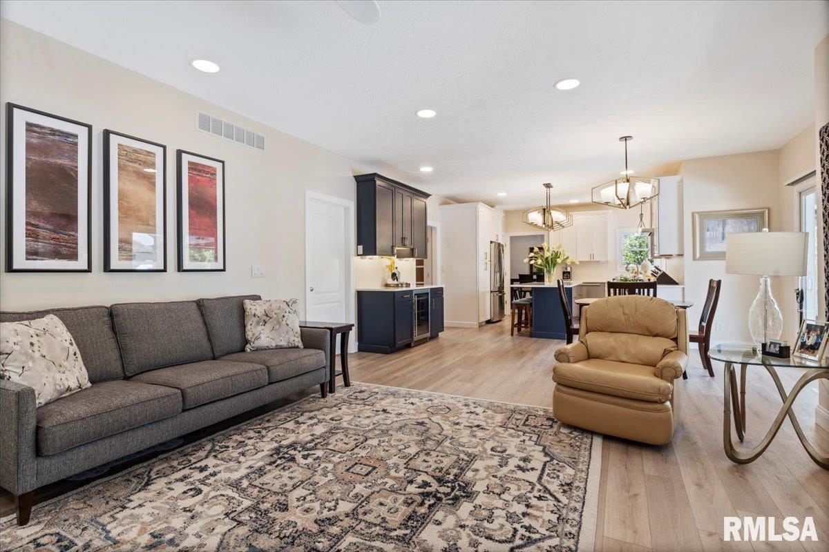 2705 Dickens Drive Springfield, IL 62711 - Photo 22 of 68