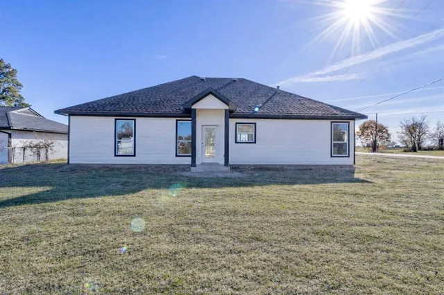 $290,000 | 101 Baker B Ranch Road, Trinidad, TX 75163