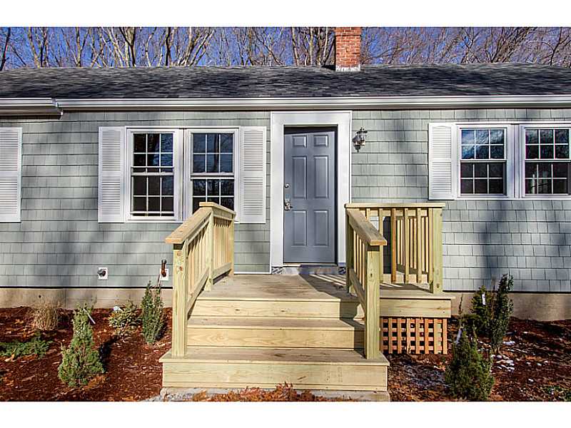 1055 Middle Road East Greenwich, RI 02818 - Photo 3 of 12 Exterior Front.