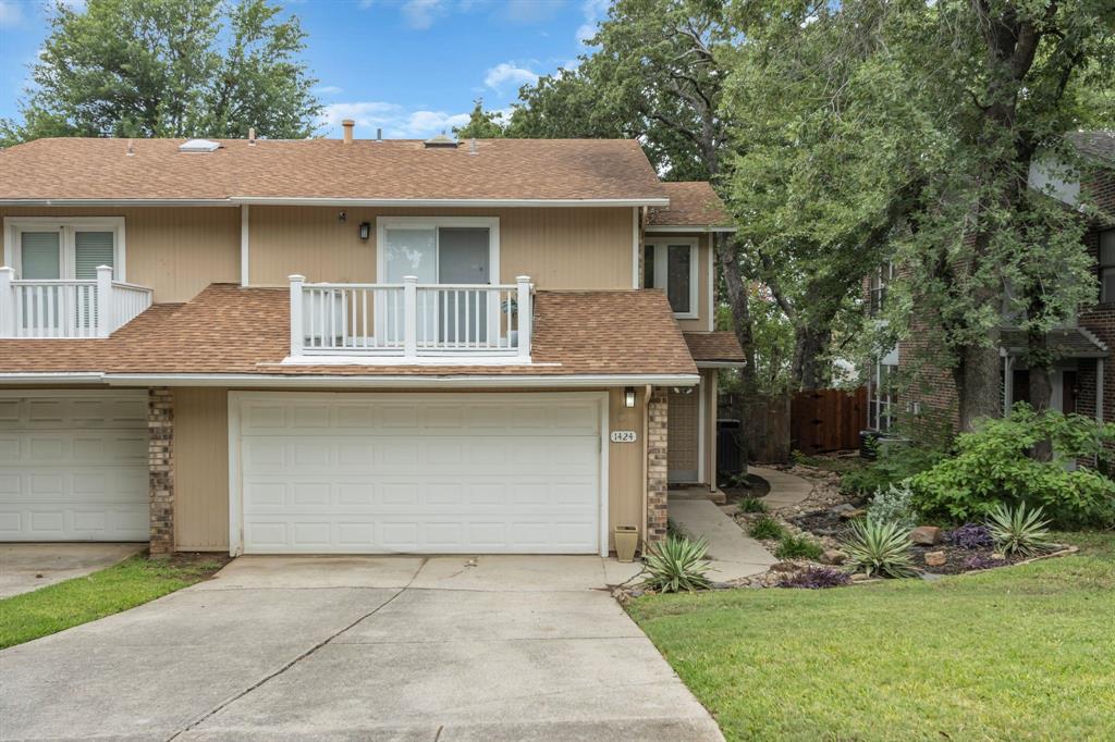 1424 Hampton Road Grapevine, TX 76051 - Photo 2 of 30