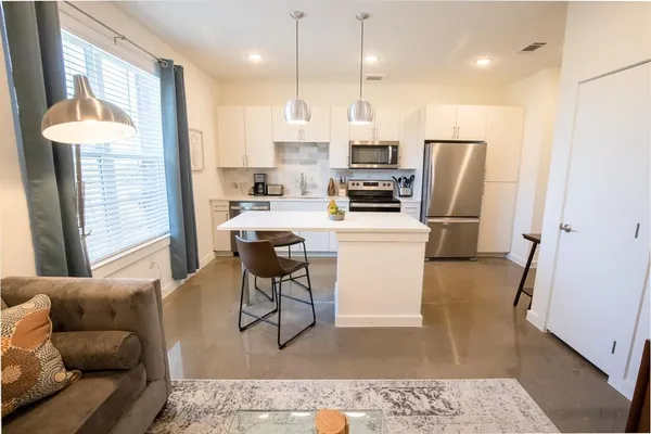 $1,174 | 120 North Madison Avenue, Unit 1216, Dallas, TX 75208