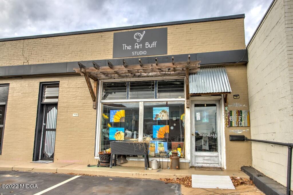 266 Presidents Way Forsyth, GA 31029 - Photo 13 of 21 a front view of a building with retail shops