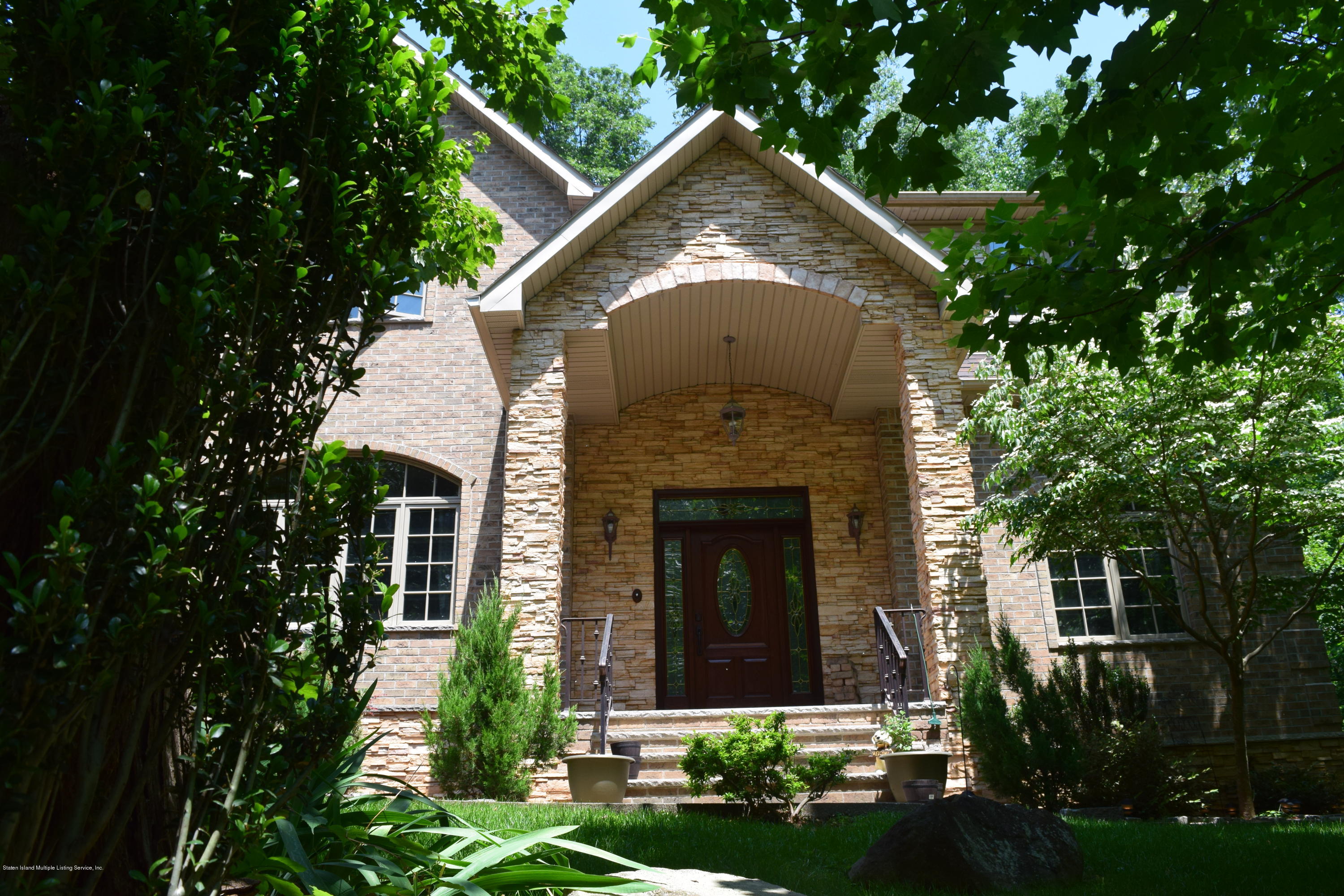 337 St George Road Staten Island, NY 10306 - Photo 1 of 20 Front