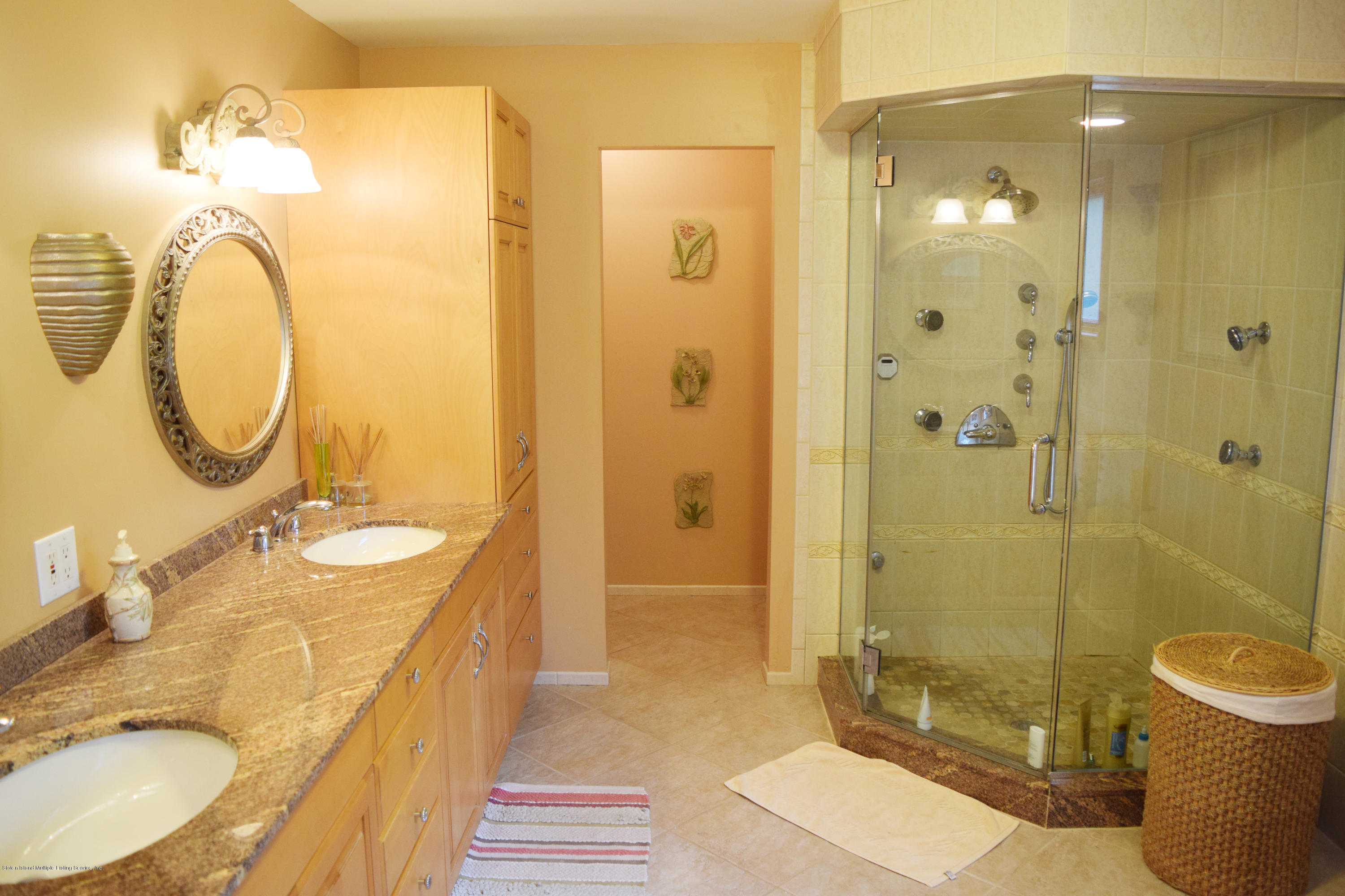 337 St George Road Staten Island, NY 10306 - Photo 16 of 20 Mstr Bth