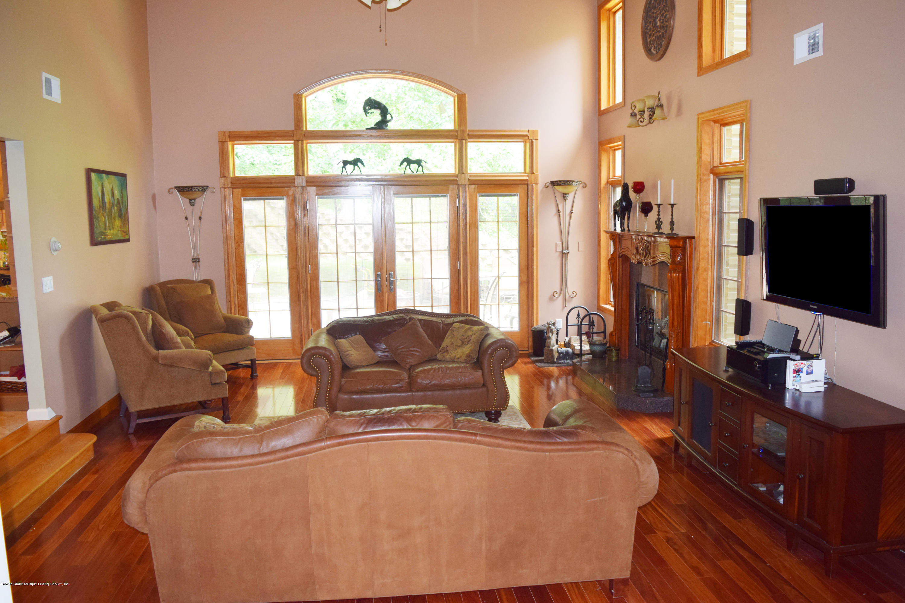 337 St George Road Staten Island, NY 10306 - Photo 9 of 20 Living Rm