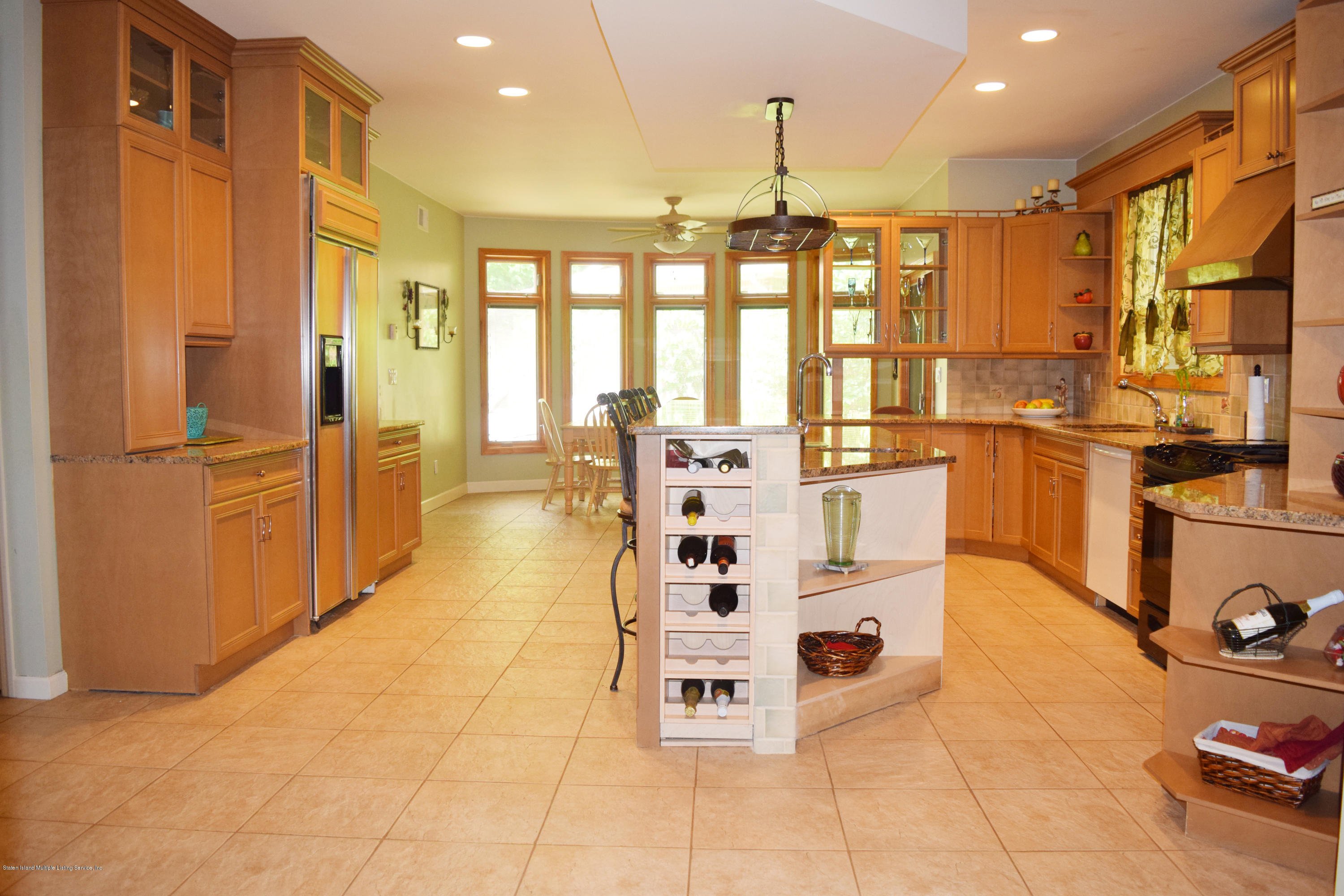 337 St George Road Staten Island, NY 10306 - Photo 10 of 20 Kitchen Entry